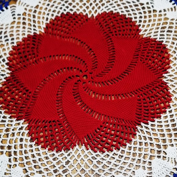New Hand Crafted Comets Tail Doily.  RED, WHITE,  & BLUE 17" - Picture 2 of 3